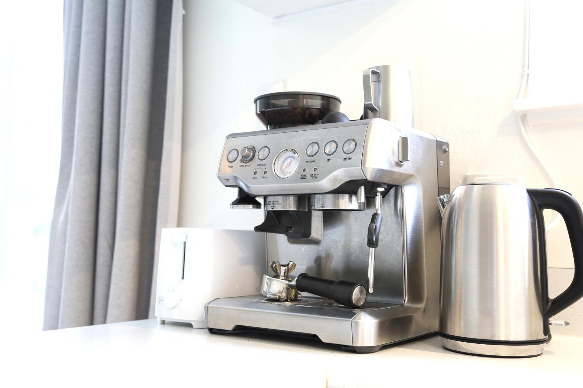 Skyline Haven - Entire Apartment - Free Parking, Espresso, Netflix - 15M To Cbd, Stadium, Ferry Wellington Luaran gambar